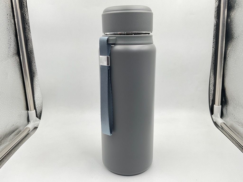 Insulated stainless steel water bottle